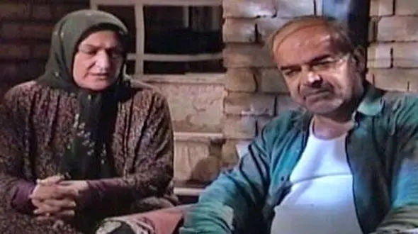 فیلم/ پخش زنده صحبت های عاشقانه و زن و شوهری آقا ماشالا و ناهید خانمِ سریال خانه به دوش در خیابان های تهران! / چرا دیگه از این سریال ها نمیسازن؟!