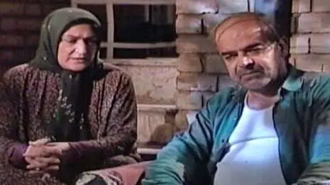 پخش زنده صحبت های عاشقانه و زن و شوهری آقا ماشالا و ناهید خانمِ سریال خانه به دوش در خیابان های تهران! / چرا دیگه از این سریال ها نمیسازن؟!