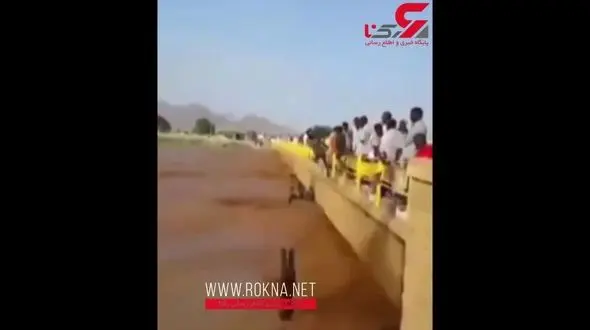 شوخی وحشتناک 6 جوان با سیل / شیرجه به طغیان رودخانه! + فیلم