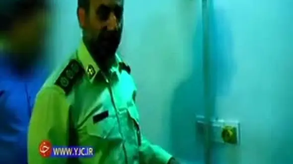 فیلم عجیب ترین مخفیگاه یک شرور ورامینی در دیوار خانه‌اش