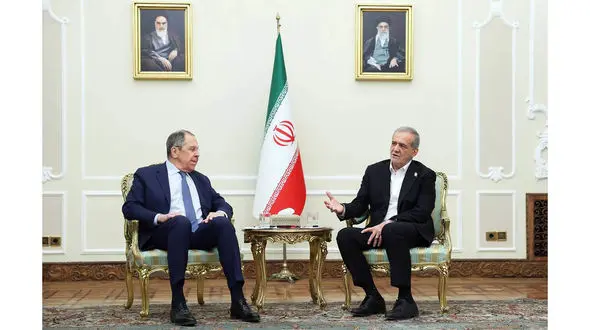 رئیس‌جمهور در دیدار وزیر امور خارجه روسیه: مصمم به تقویت روابط تهران- مسکو هستیم
