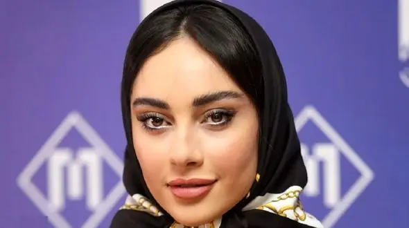 ترلان پروانه با این سلفی، زیبایی خودش را به رخ کشید 