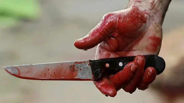 قتل فجیع پسر جوان از سوی همسایه ها / جوان کرمانی چاقو چاقو شد