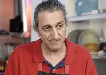 نگاهی به چیدمان منزل شاهانه و مجلل «یوسف صیادی»، کمدین نوستالژی معروف/ از مبلمان سلطنتی و فرش اصیل ایرانی تا کابینت های سفید و تابلوی نقاشی آقای بازیگر