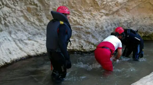 تایید مرگ یک قایق سوار در خراسان/عملیات نجات۵ سرنشین خودرو در کوه گل