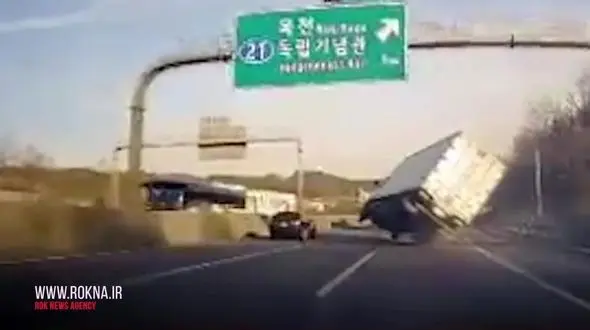 راننده ماهر تریلی از بروز یک فاجعه در بزرگراه جلوگیری کرد +فیلم