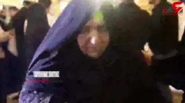 اولین دیدار پدر و مادر شهیدعبداللهی پس از ۳۷ سال با پیکر فرزندشان +فیلم 