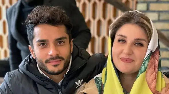 سفره هفت سین گلوریا هاردی و ساعد سهیلی برگرفته از فرهنگ اصیل ایرانی و فرانسوی/ از رومیزی ترمه، کاسه پر توت فرنگی، گل لاله سرخ، آجیل