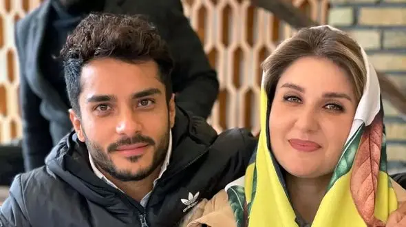 سفره هفت سین گلوریا هاردی و ساعد سهیلی برگرفته از فرهنگ اصیل ایرانی و فرانسوی/ از رومیزی ترمه، کاسه پر توت فرنگی، گل لاله سرخ، آجیل