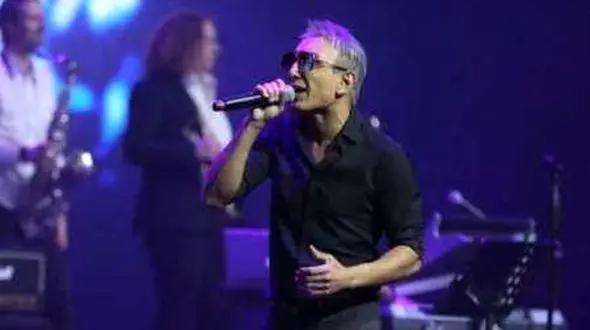 دانلود آواز باشکوه شادمهر عقیلی  /  آهنگ فاصلم از تو چه دوره ...