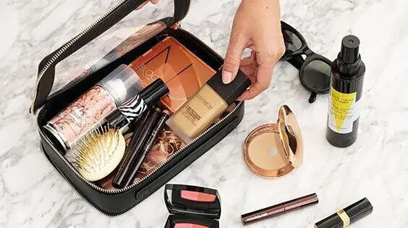 شیک ترین مدل های کیف لوازم آرایشی / نکات مهم در انتخاب کیف لوازم آرایش + عکس