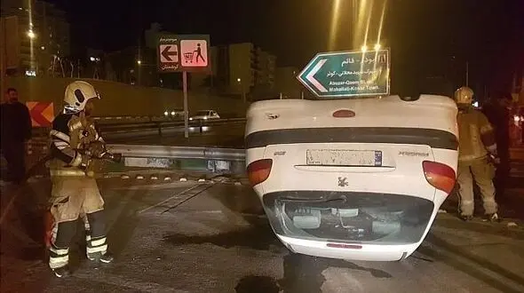  واژگونی پژو ۲۰۶ در تصادف با ۲۰۶ + تصاویر 