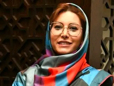 ساده و شیک مثل استایل طراحی شده فریبا نادری  با یک رنگ اشرافی زیبا/ خیلی بهش اومده+عکس