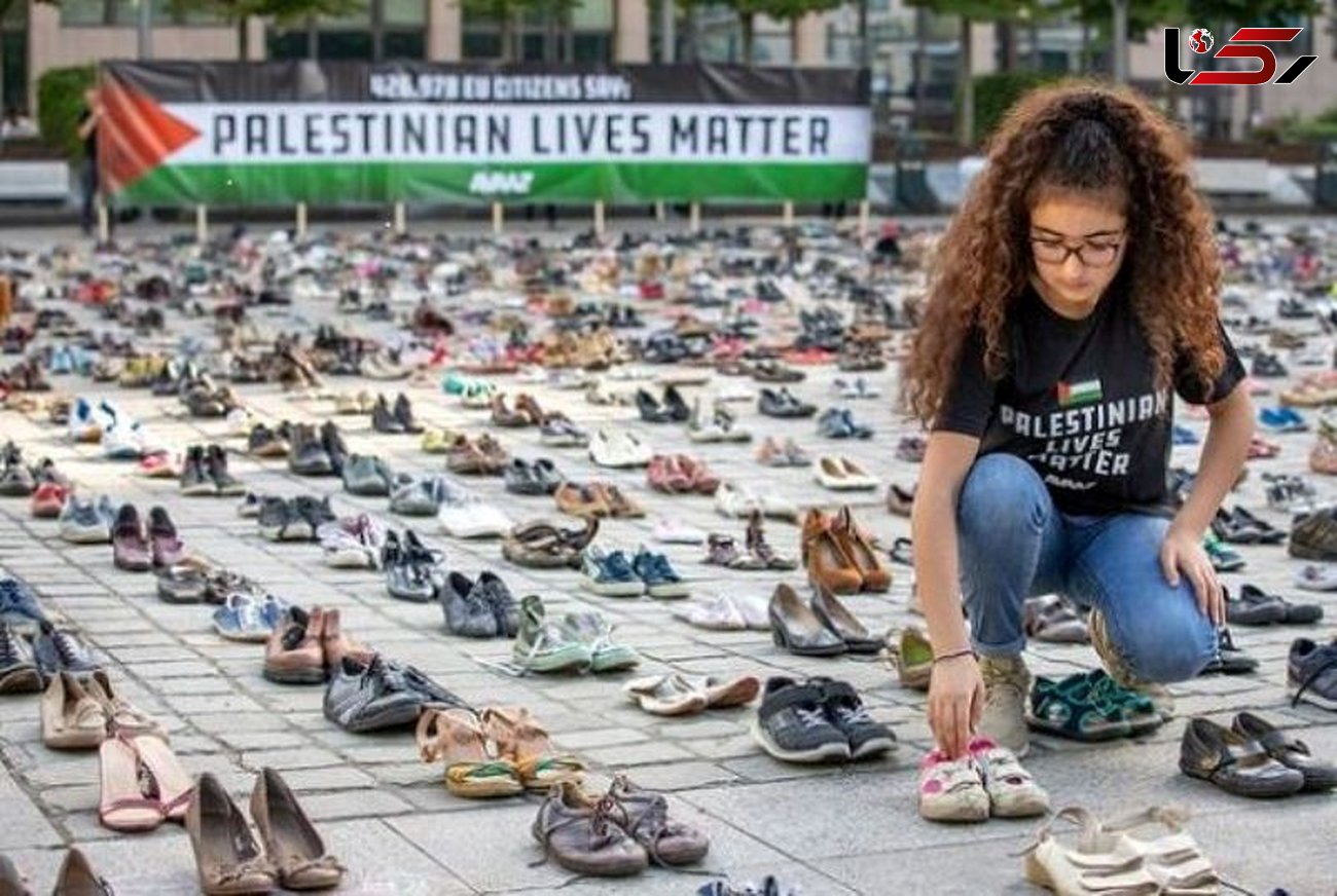 عجیب ترین حمایت از فلسطین /هزاران جفت کفش مقابل مقر اتحادیه اروپا چیده شد +عکس
