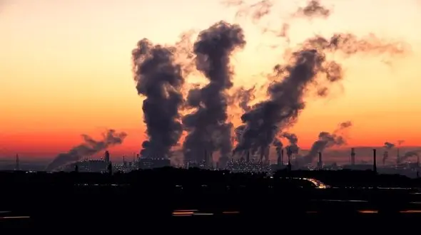 بلاهایی که زیرساخت‌های نفتی فرسوده کشور  بر سر محیط زیست ایران می آورند / سه آسیب جدی