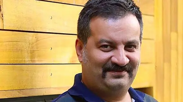 نگاهی به استایل پدر پسری‌ مهراب قاسم خانی / پسرش مردی شده با کت چرم چه تیپ مردونه‌ای هم زده موفرفری