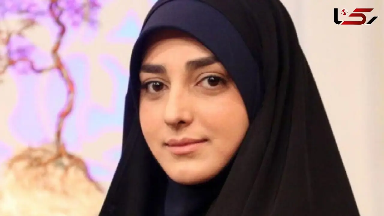 مجری زن معروف وسط جلسه مهم پاهاشو دراز کرد!