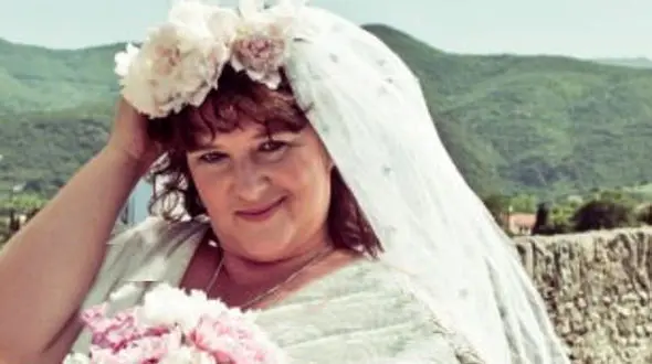 ازدواج عجیب یک زن با پل + عکس