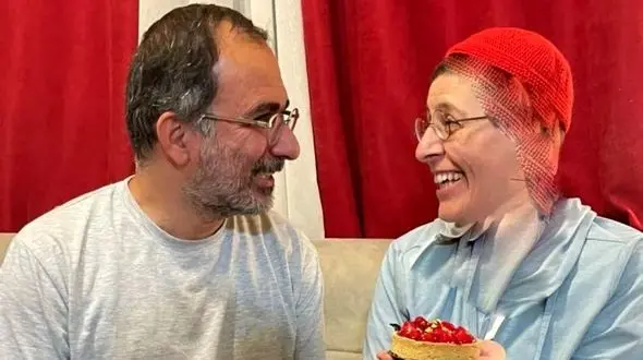 عکس ها / نگاهی به چیدمان خلاقانه خانه  سوسن پرور و مرد عاشق پیشه اش بعد 13 ساله‌ مخفیکاری/ از لوسترهای شاهانه تا مبلمان و میز ناهارخوری ست .. از شمعدانی های تا پرده های خوشرنگ و ...