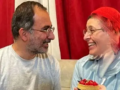 عکس ها / نگاهی به چیدمان خلاقانه خانه  سوسن پرور و مرد عاشق پیشه اش بعد 13 ساله‌ مخفیکاری/ از لوسترهای شاهانه تا مبلمان و میز ناهارخوری ست .. از شمعدانی های تا پرده های خوشرنگ و ...