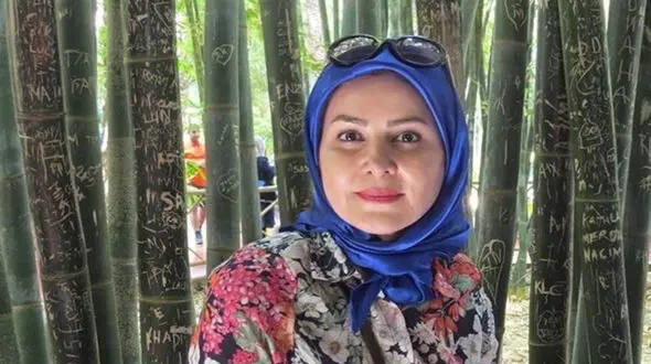 اولین زن گزارشگر فوتبال در ایران / او تست گریمش را منتشر کرد + عکس
