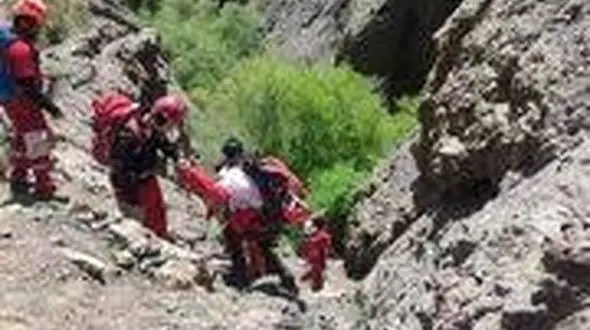 نجات ۵ مفقود در ارتفاعات سرچیت کرمان پس از ۲۴ ساعت تلاش شبانه‌روزی