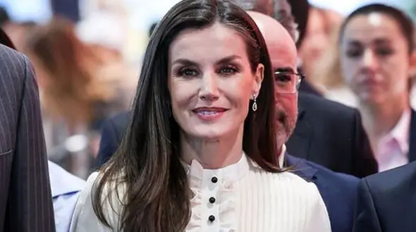 ملکه زیبای اسپانیا به خانم بازیگران ایرانی درس بزرگی داد + عکس ها و ماجرای حیرت انگیز !