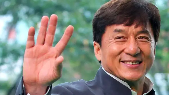 عکس جکی چان کنار پرچم ایران