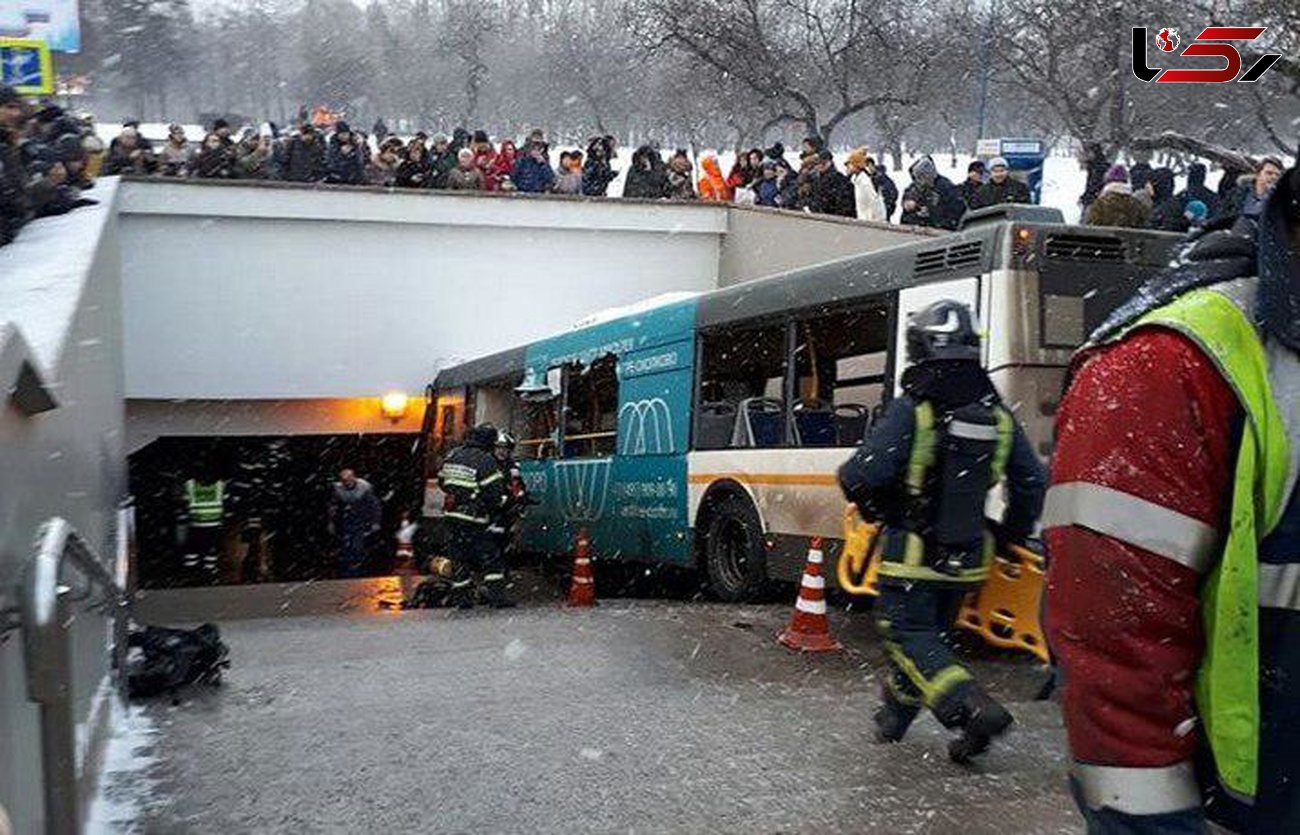 فیلم لحظه ورود اتوبوس به داخل زیرگذر مترو / 5 تن کشته و 15 تن زخمی شدند + فیلم و عکس