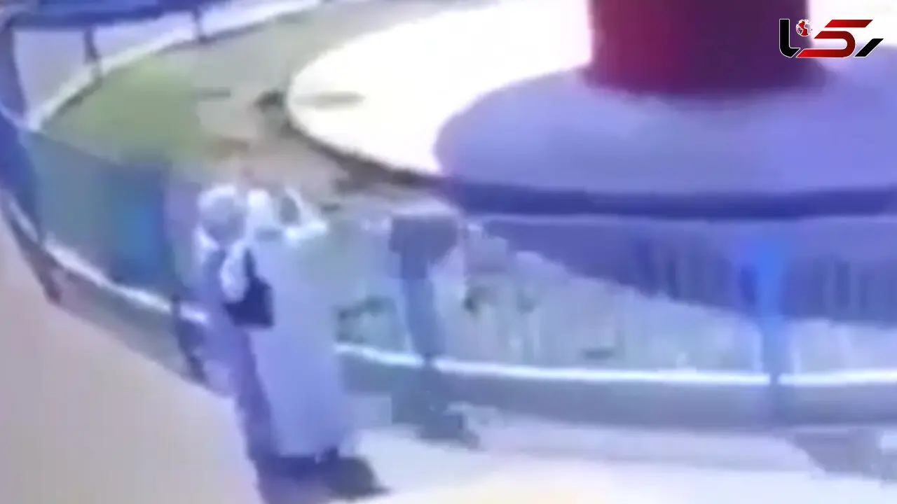 فیلم حادثه عجیب پرتاب یک دختر از تاب شهر بازی 