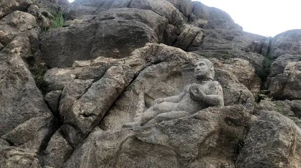 سر اصلی هرکول بیستون را برای نجات از دست سارقان به گنجینه بردند/ دزدان دو بار سر هرکول را ربودند! + عکس