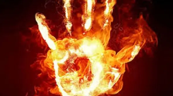 فداکاری مرگبار مرد گچ کار در صحنه خودسوزی پسر جوان  / مادر و پسر هم کشته شدند