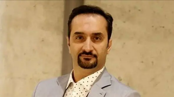 جشن تولد ساده و خلوت نیما کرمی با یک کیک خوشمزه در حیاط سرسبز خانه شان+عکس