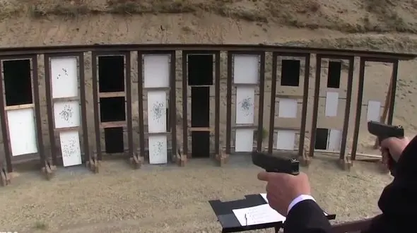 نواختن  موسیقی معروف با شلیک گلوله + فیلم