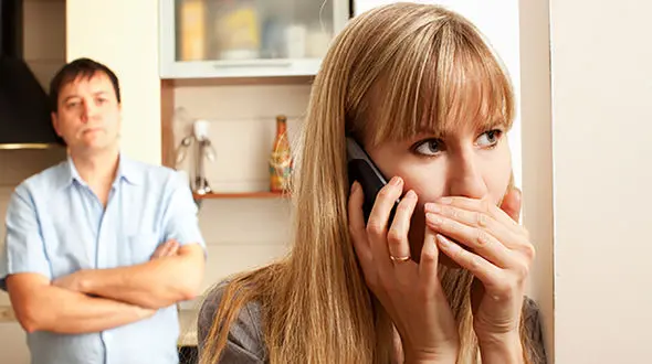 فیلم افشای خیانت زن باردار به شوهر عقیمش/ پدر واقعی میهمان جشن بود !