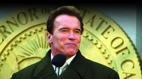 آرنولد «جیمز باند» می‌شود!
