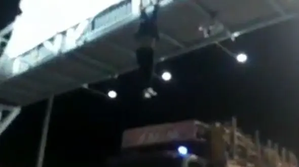 فیلم لحظه خودکشی دختری در یزد 