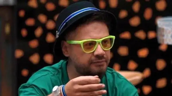 علی صادقی: ریز میبینمت رشید تو در حدی نیستی با من گلاویز بشی/ عمو رشید تکواندو کار می شود!+فیلم