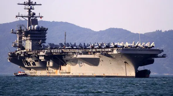 ببینید / چرا ملوانان ناوهواپیمابر حق ندارند به ماهی های اقیانوس غذا بدهند؟ +فیلم