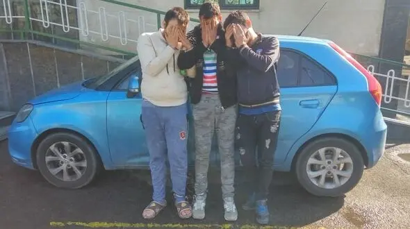 3 جوان شمشیر زن خشن در مشیریه تهران دستگیر شدند +عکس