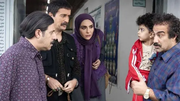 نگاهی به تیپ و استایل بهاری بازیگران سریال پایتخت / از استایل رنگی شیوا مکینیان و خاص پوشی سارا و نیکا تا کت‌شلوار شیک بهرام افشاری و محسن تنابنده و مهدیار کلائی