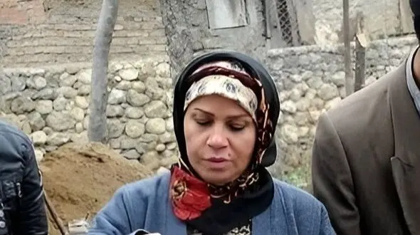 پوشش منحصر به فرد ساقی زینتی بازیگر «پس از باران» با استایلی شیک و زمستانی! / خانم بازیگر 24 سال بعد از سریال