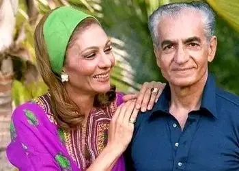 عکس سفر در زمان /  گریه محمدرضا پهلوی بعد از دنیا اومدن بچه اش کنار فرح دیبا ...