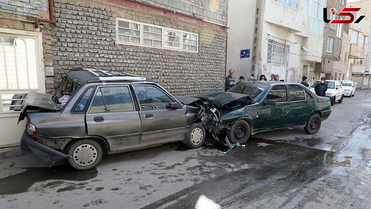 تصادف شدید 2 خودرو در مشهد / پراید ها شاخ به شاخ شدند + عکس 