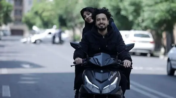 فیلم/ مهرداد صدیقیان : یه خانوم بازیگری بود از قصد سر صحنه ده تا پیاز می‌خورد من واقعا کبود میشدم از بوی پیاز/ قشنگ مترو خلوت کن بود