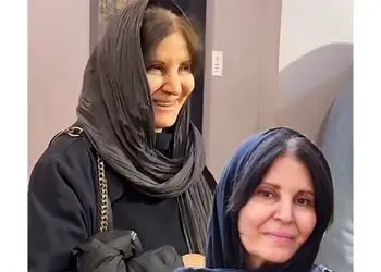 فیلم/ عشوه ها و خجالت گلچهره سجادیه مقابل دوربین/ بازیگر سریال آنام با تغییر چهره و استایل خود ظاهر شد!