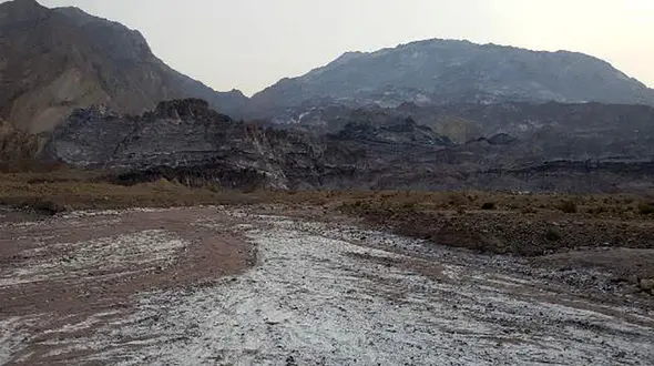 عملیات نجات برای دامدار گرفتار در کوه‌های دشتی