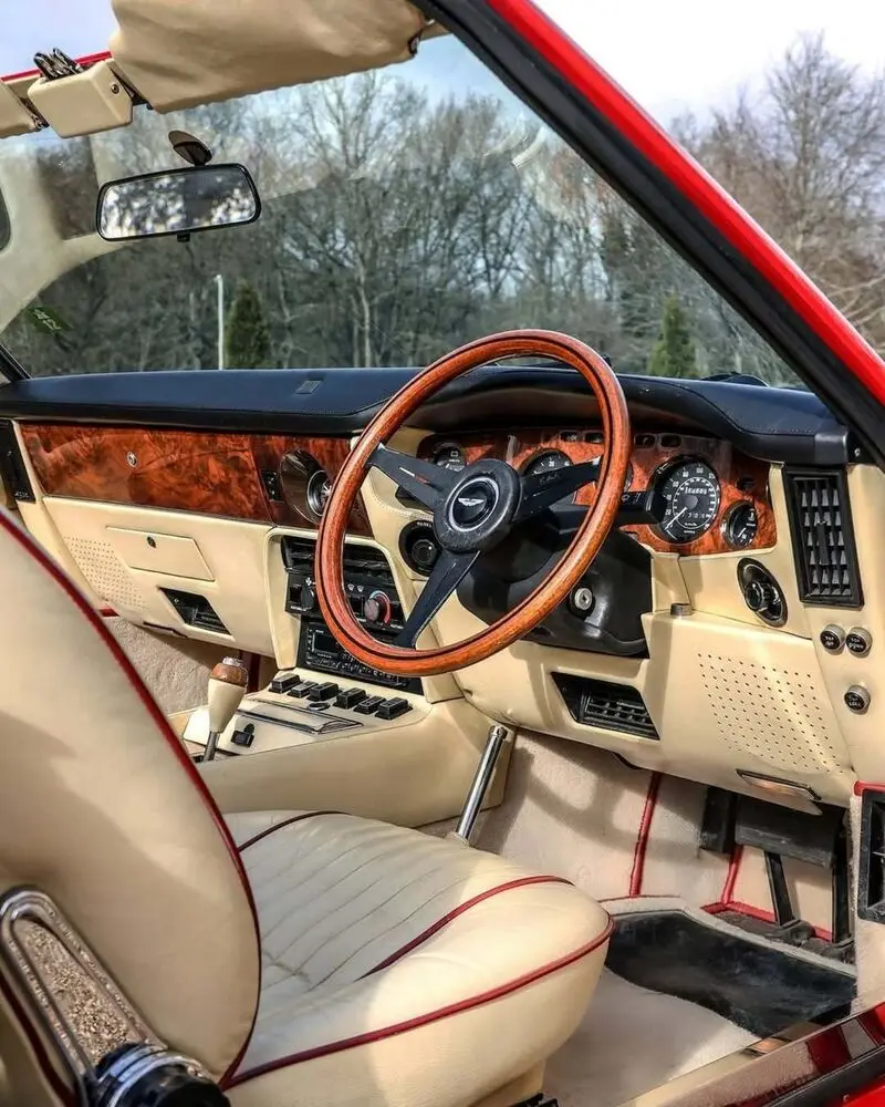 آستون مارتین V8 Vantage Volante، یک کلاسیک تمام‌عیار