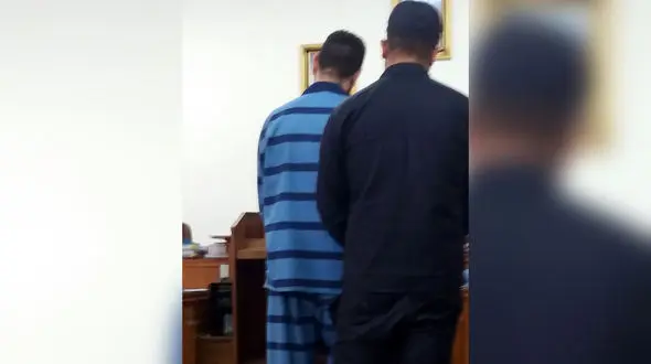 آزار سیاه پسرجوان توسط گنده لات ! / از من فیلم گرفت و آبرویم در خطر است !