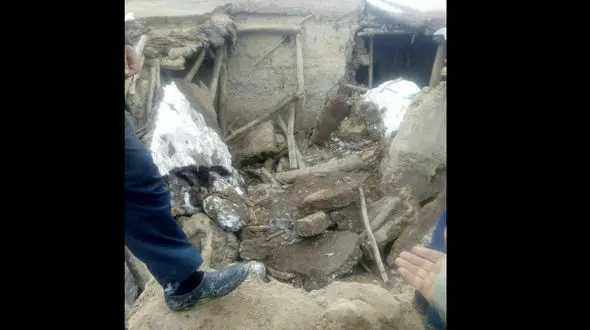 مرگ تلخ عروس و داماد جوان روستایی بر اثر بارش برف + عکس